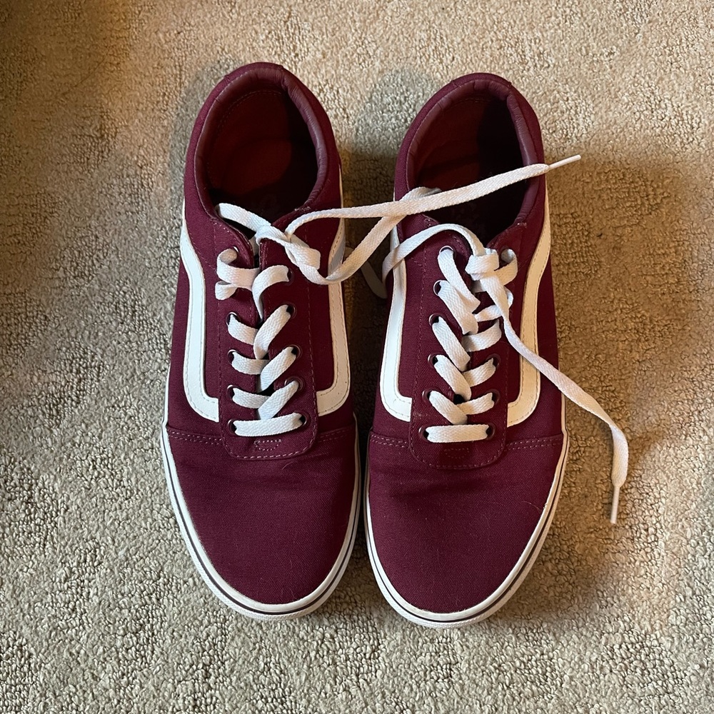 EUC burgundy size 10 Vans